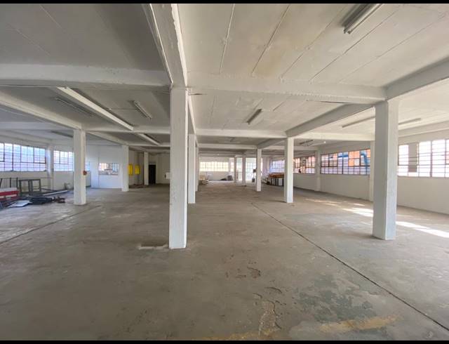 2,210M² WAREHOUSE FOR SALE IN INDUSTRIA NORTH